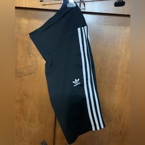 Women’s Adidas workout shorts. Size 2X.